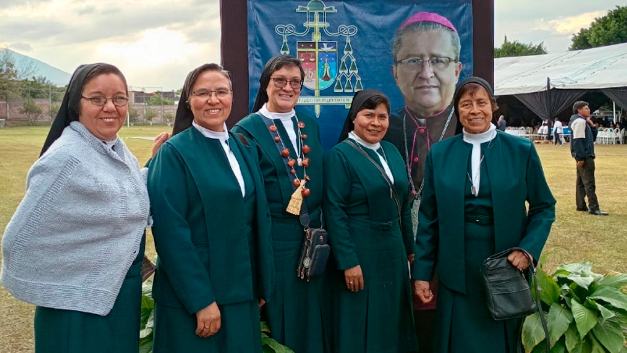UNIDAS A LA IGLESIA DIOCESANA, LAS OPERARIAS DAN LA BIENVENIDA A MONS. JOEL OCAMPO GORISTIETA