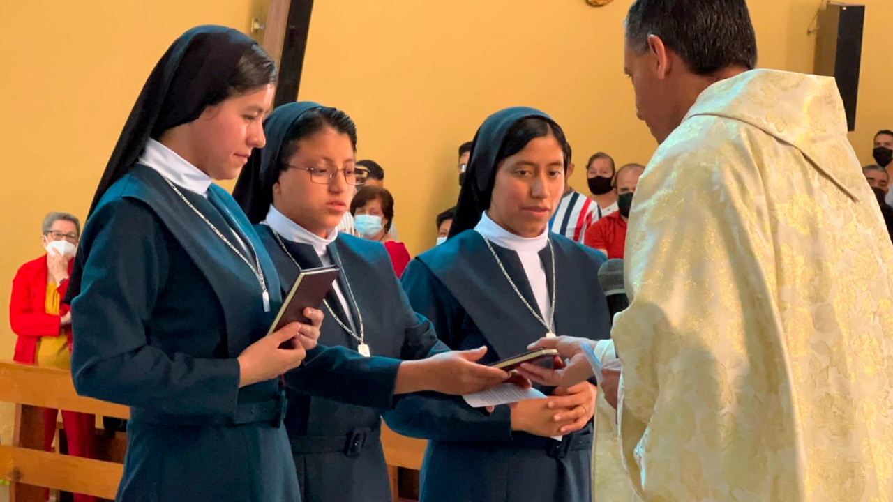 UNA FIESTA DE ENTREGA Y FIDELIDAD: CONSAGRADAS PARA AMAR